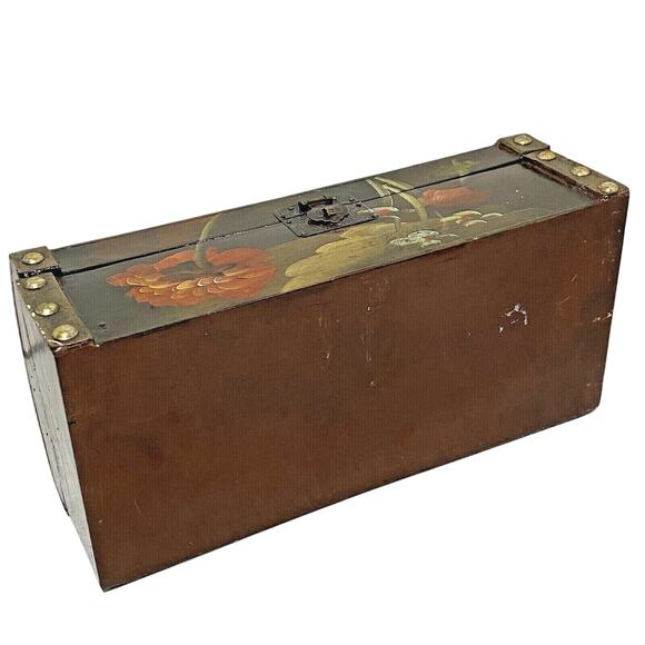 Vintage inspired tole painted wooden keepsake box dark varnish & brass tacks - Picture 6 of 9